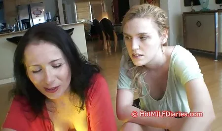 Plavokosa Olivia se jebe porn voyeur hd na kauču
