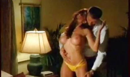 Gola djevojka želi straponski seks s medvjedom porno hd 14