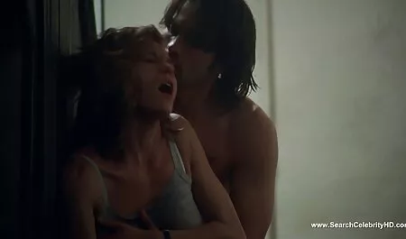 Seksi brineta sa zadivljujućim futai cu nemtoaice cipelama