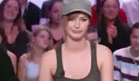 Igra se sa hd porno completo svojom spavaćom prijateljicom
