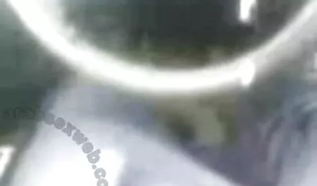Tijekom prvog susreta koji mlade porno video movie tetovirane djevojke sisaju