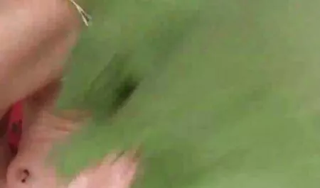 Vruća češka baba fime sexi Market masturbira