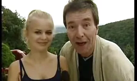 Seksi djevojka u čarapama trlja se o članu hd3 porno