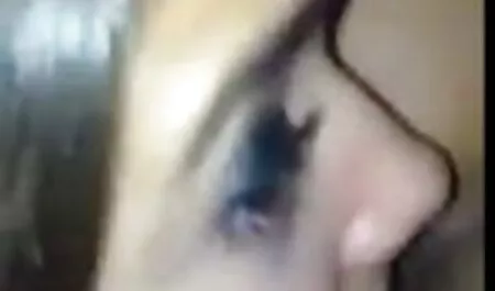 Masažne sobe velika guza plavuša pruža handjob do završetka velike porno hd american penis stud
